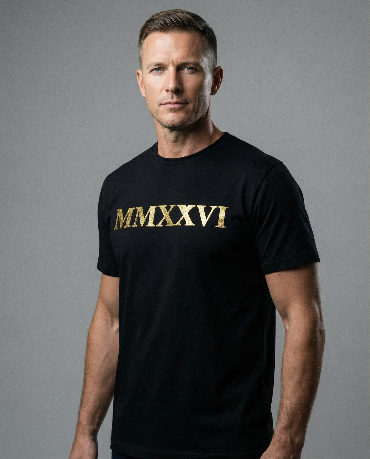 Shirt mit goldenem Glitzer-Römische-Zahlen-Design „MMXXVI“ (2026) – moderner Klassiker