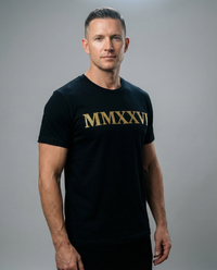 Shirt mit goldenem Glitzer-Römische-Zahlen-Design „MMXXVI“ (2026) – moderner Klassiker