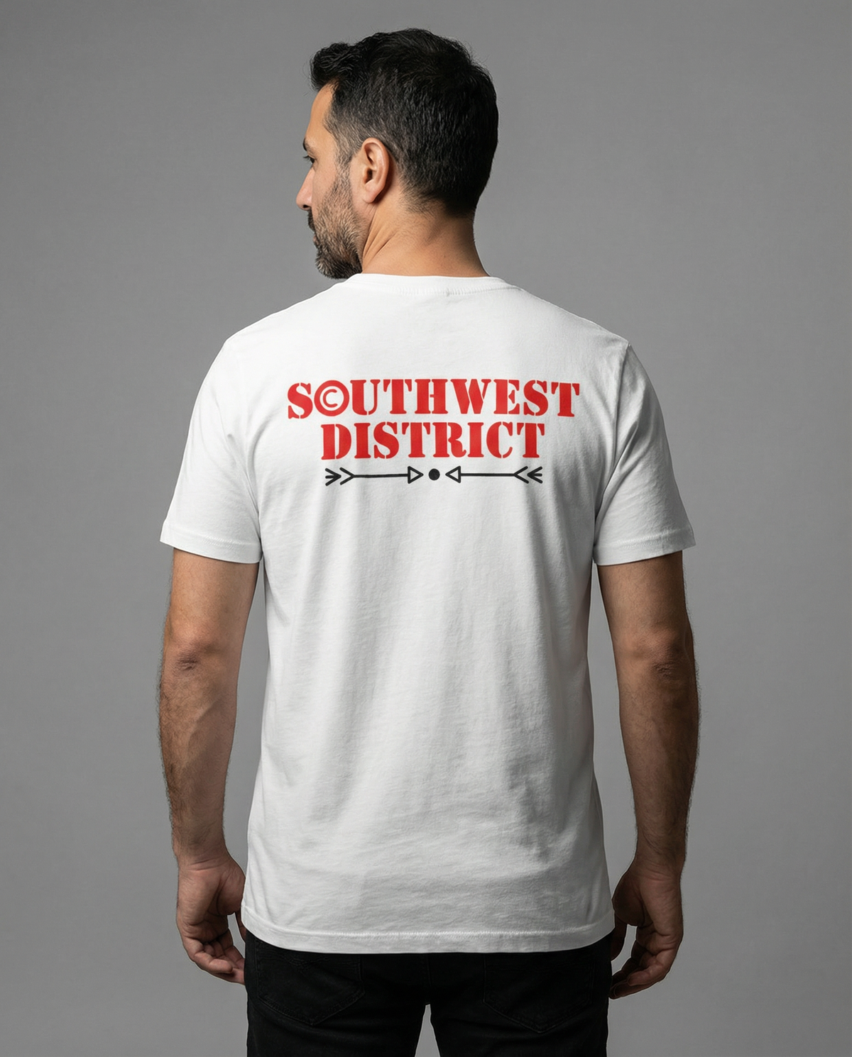 Southwest District T-Shirt – Weißer Klassiker mit Statement