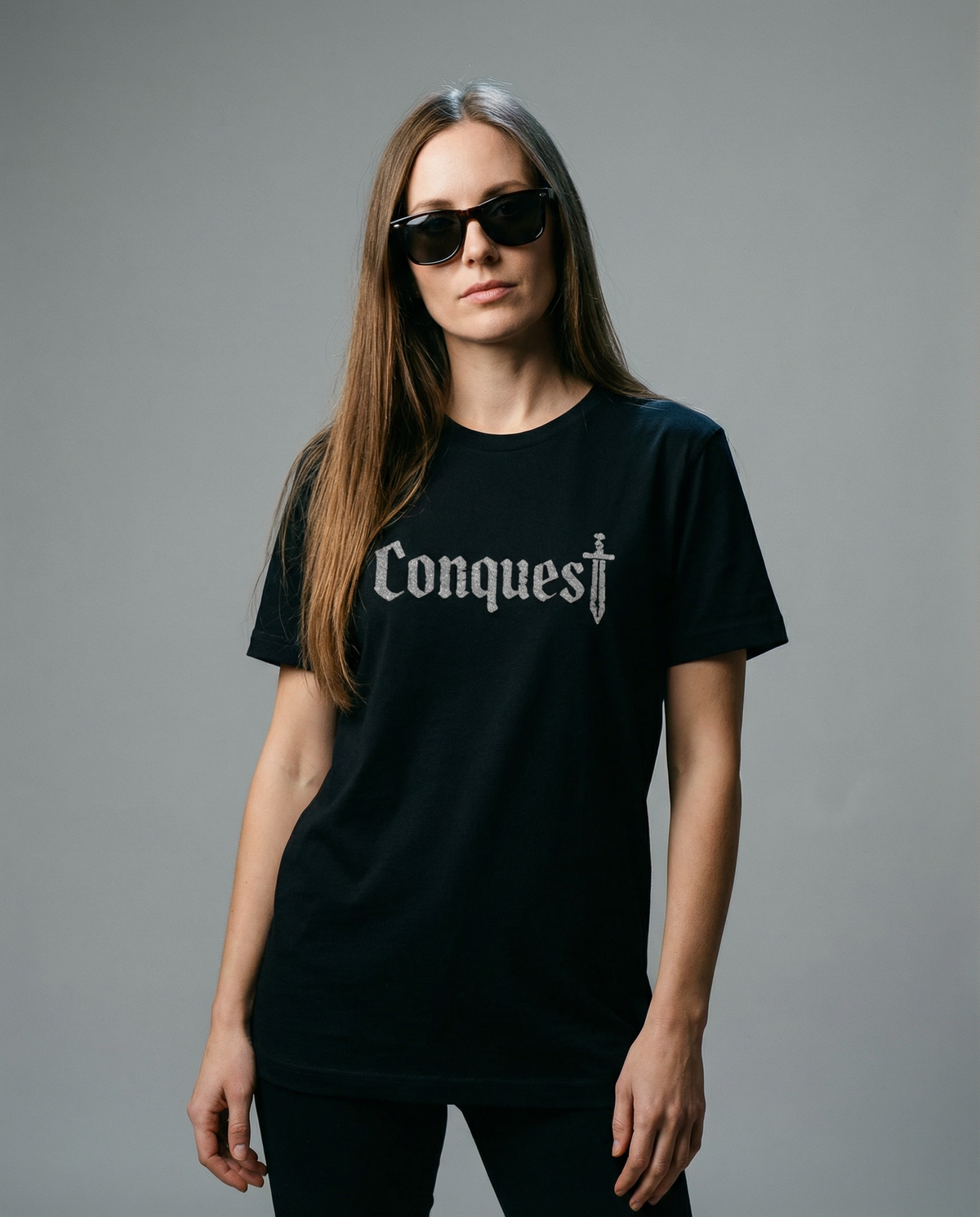 Schwarzes Conquest T-Shirt – silberner Glitzer Effekt