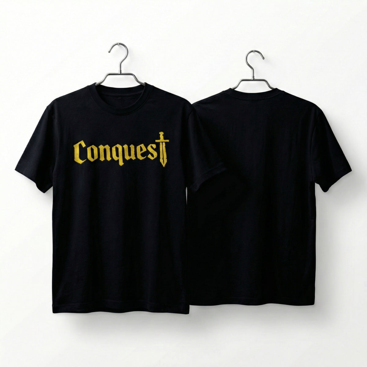 Schwarzes Conquest T-Shirt – kraftvolles Statement in Glitzer-Gold Effekt