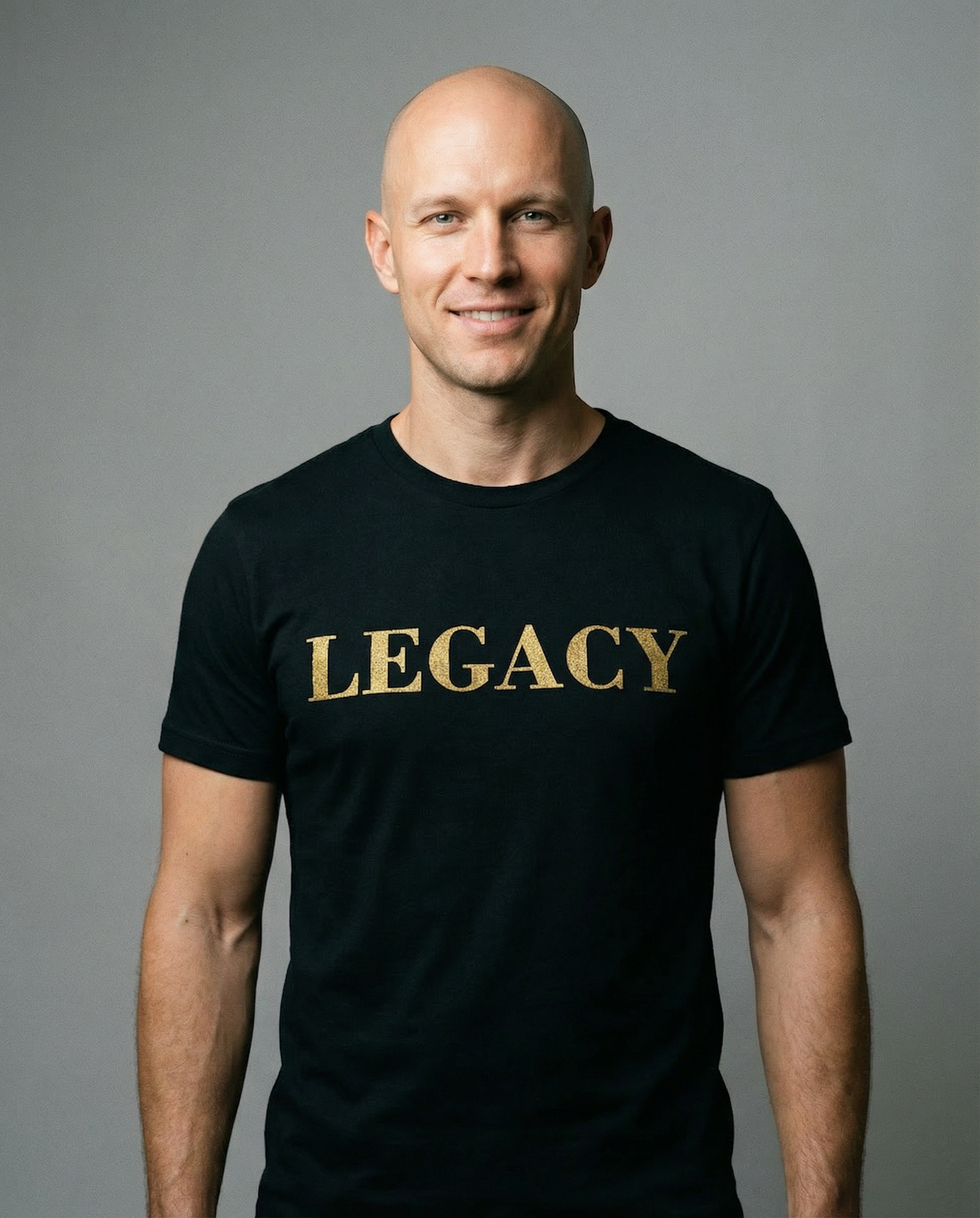 Schwarzes LEGACY T-Shirt – kraftvolles Statement in Glitzer-Gold Effekt