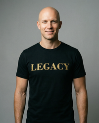 Schwarzes LEGACY T-Shirt – kraftvolles Statement in Glitzer-Gold Effekt