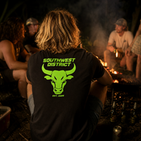 Neon Bull T-Shirt – Neongrüner Rückenprint | Southwest District | Unisex Schwarz