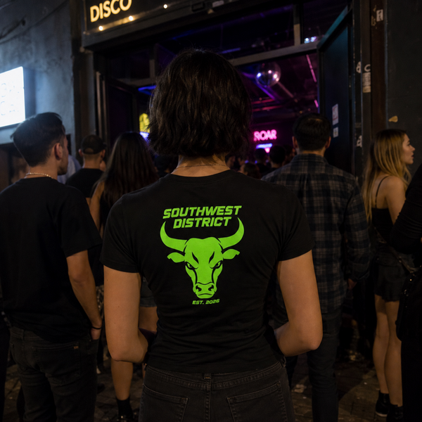 Neon Bull T-Shirt – Neongrüner Rückenprint | Southwest District | Unisex Schwarz