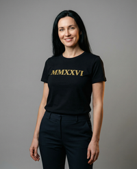 Shirt mit goldenem Glitzer-Römische-Zahlen-Design „MMXXVI“ (2026) – moderner Klassiker