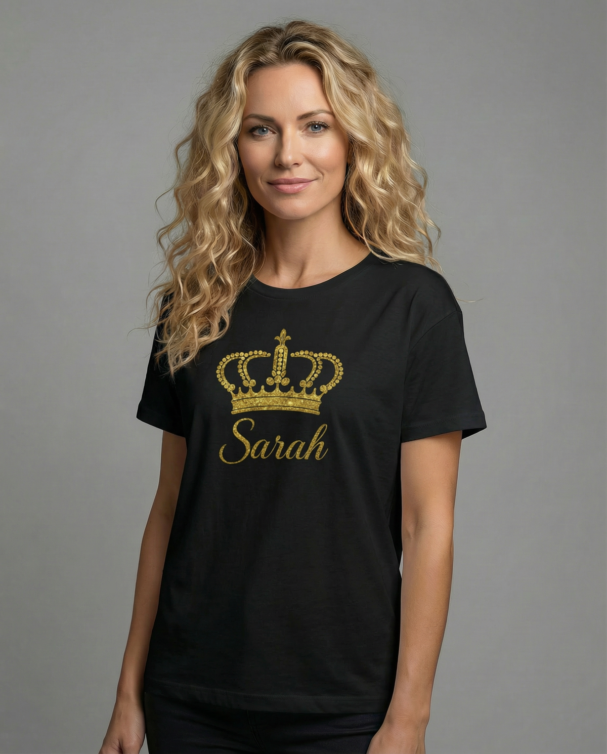 Personalisierbares Krone T-Shirt – Dein Name im goldenen Glitzereffekt