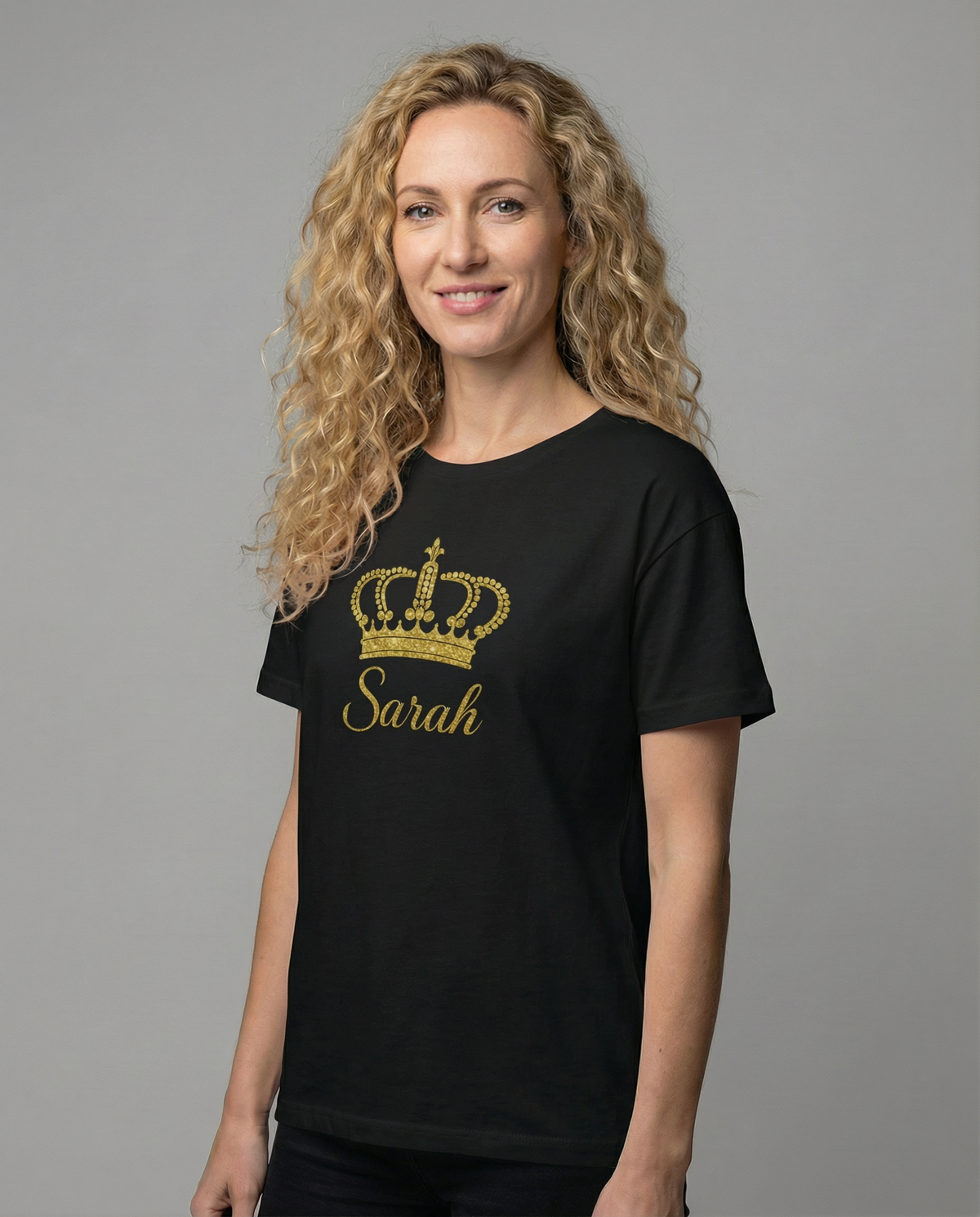 Personalisierbares Krone T-Shirt – Dein Name im goldenen Glitzereffekt