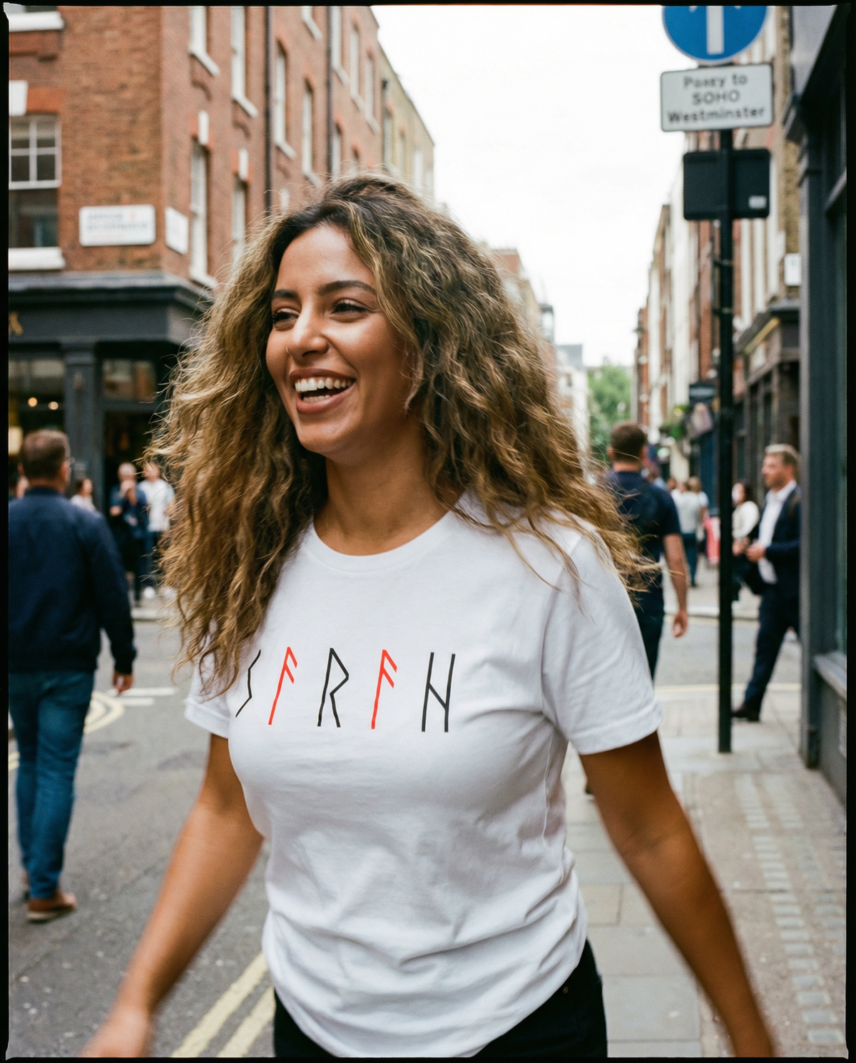 Personalisierbares Runen-T-Shirt – Dein Name in Runen