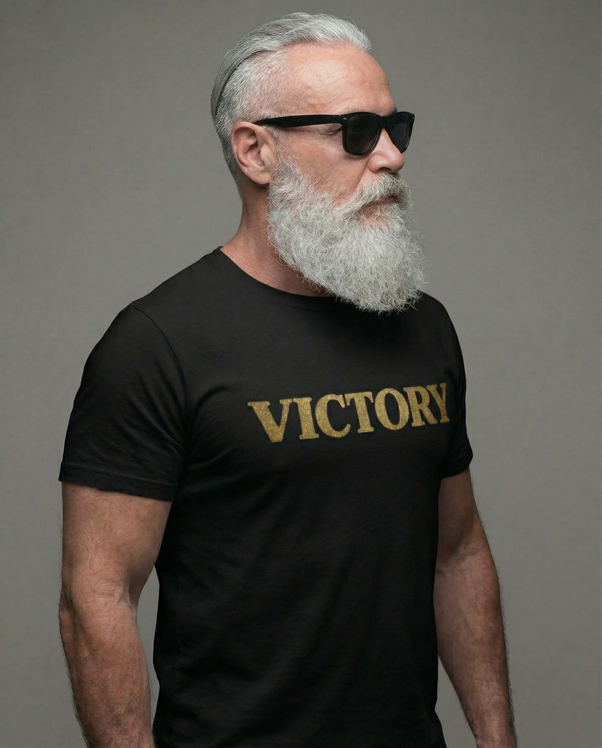 Schwarzes Victory T-Shirt, mit Gold-Glitzer-Effekt – kraftvolles Statement mit Stil